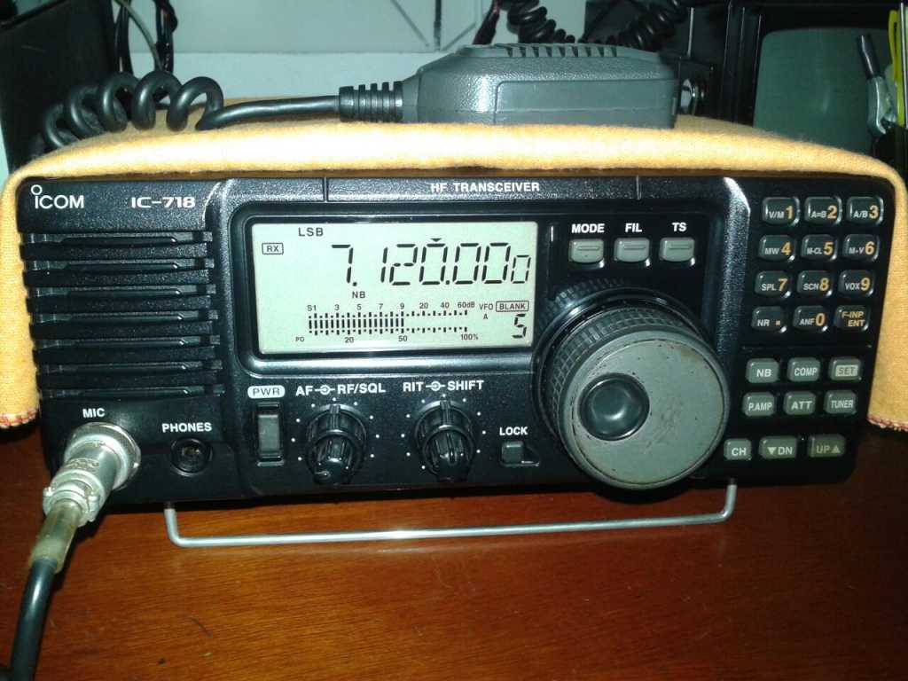 RADIO HF ICOM IC-718 — Foto 2