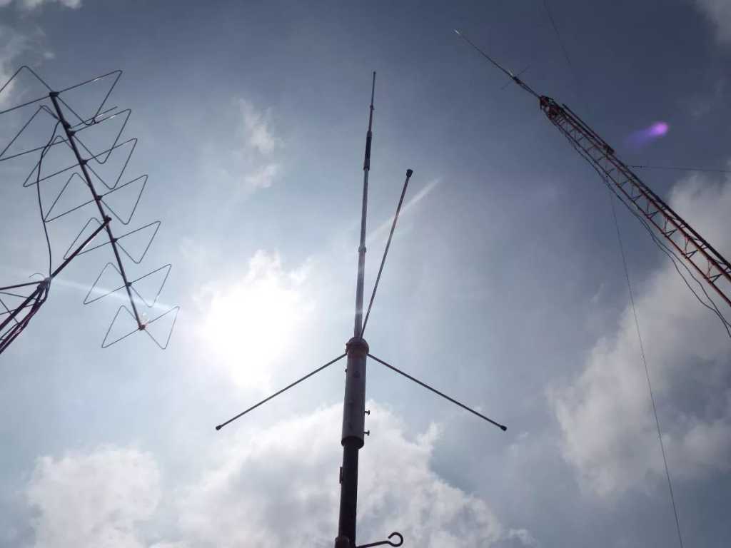 Antena Roe Vhf Base 136 A 174mhz 2x5/8   R$198 — Foto 2