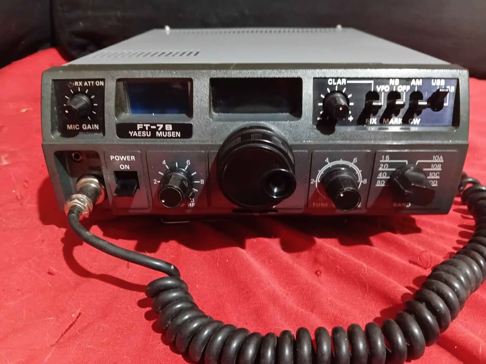 EU ESTOU COLOCANDO A VENDA UM TRANCEPTOR YAESU FT 7B ,RÁRIDADE #### — Foto 2